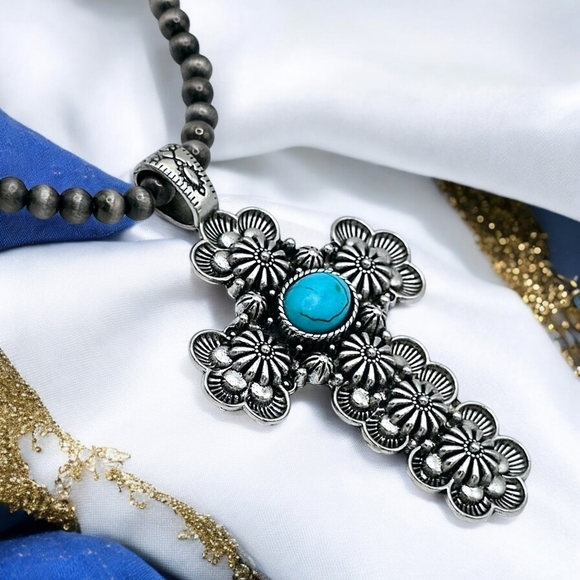 🆕️Vintage-Inspired Cross Pendant with Faux Turquoise - Antique Silver Finish 💙 - Picture 3 of 12